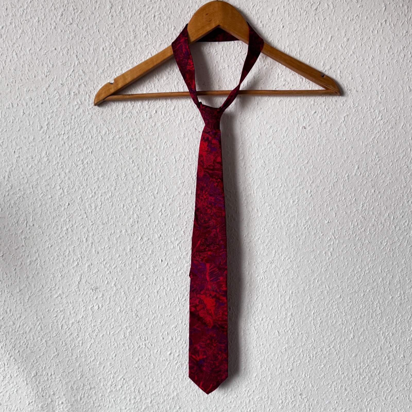 Vintage Shinawatra Chiang Mai 100% Hand Woven Thai Silk Tie - Red & Purple Abstr image 2