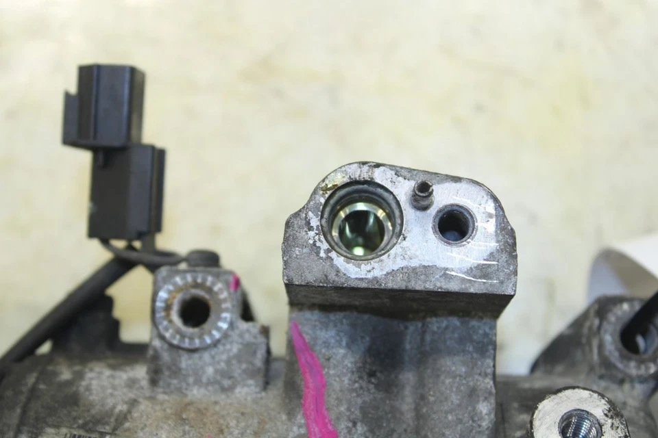 Compresor de aire acondicionado Hyundai Veloster Base 2011-2014 1,6 L 97701-2V000 Foto 3 de 4