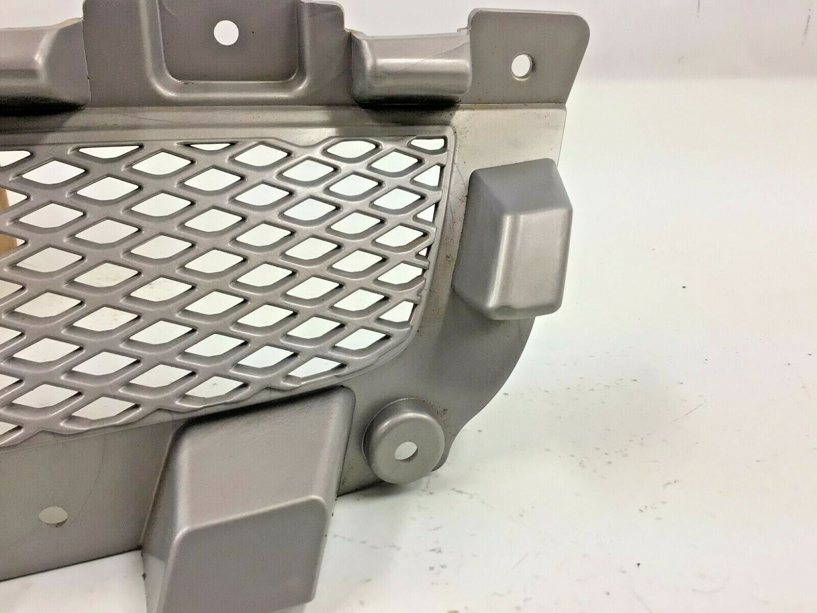 3066 Daihatsu Terios Grille calandre supérieure de pare-chocs avant, 32