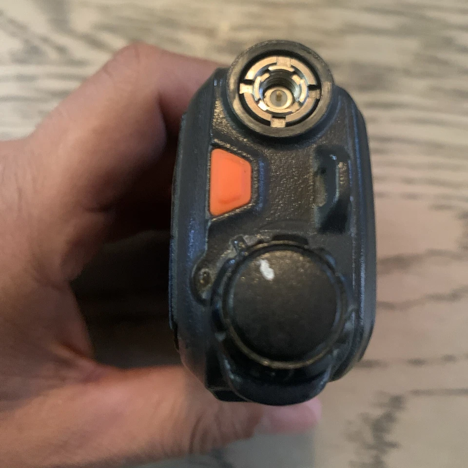 HYT TC-580V Black Handheld LCD Display 136-174MHz 2-Way Talk Radio Walkie Talkie - Image 3 of 4