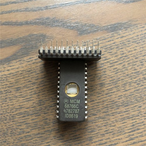 Motorola MCM68766C 8K x 8 nMOS UV EPROM CDIP24 x 1pc - Picture 3 of 3