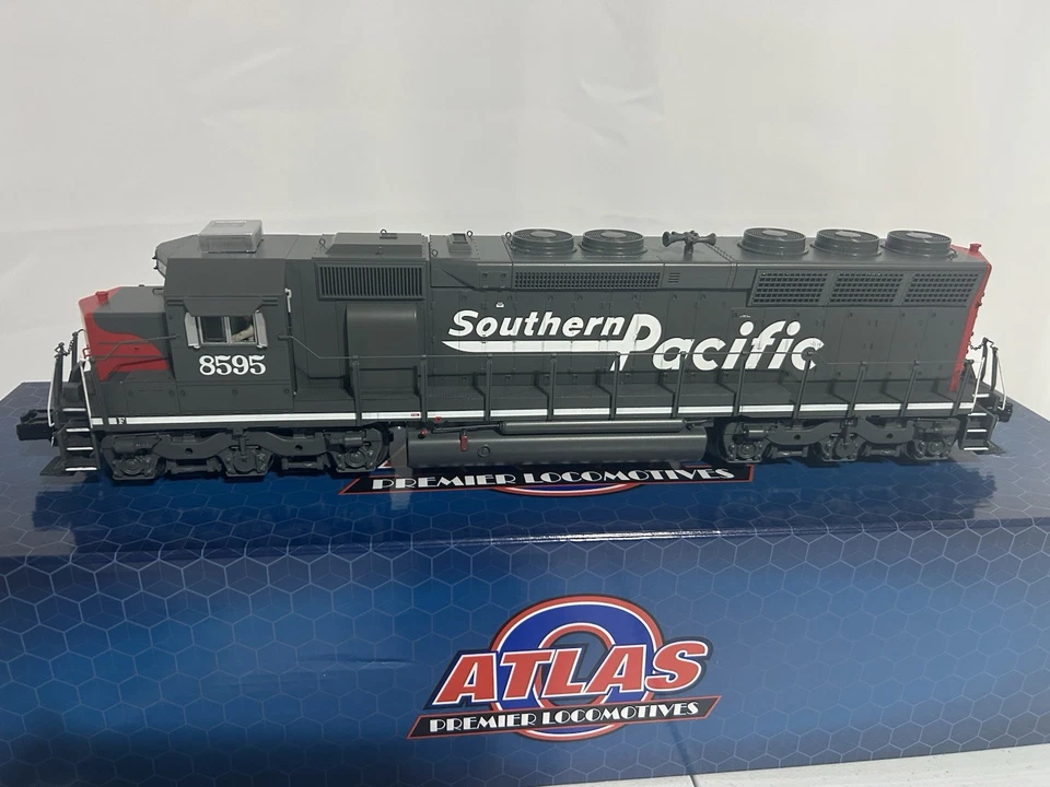 Atlas Premier Southern Pacific SD45 Diesel Locomotive 30138265 PS3 #8595 - Image 2 of 4
