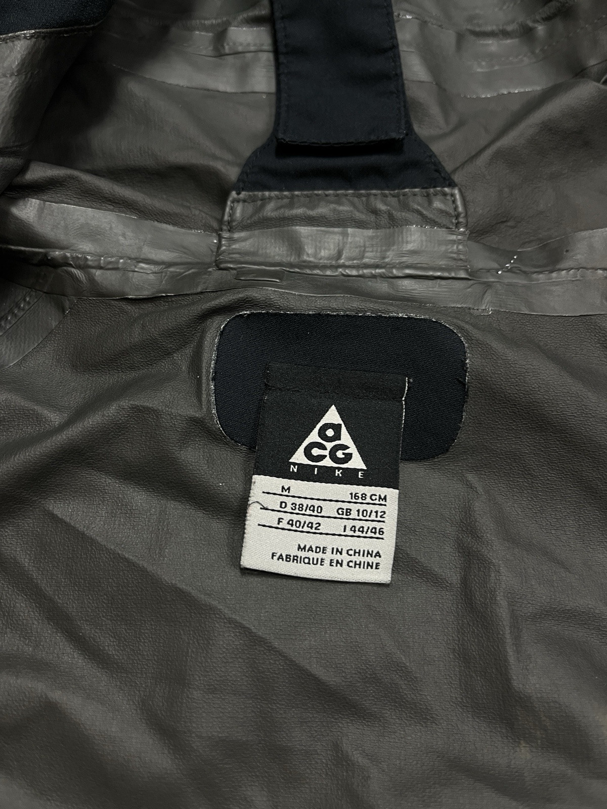 Nike ACG Gore Tex Women’s Waterproof Jacket Outdoor Rare Size M image 10