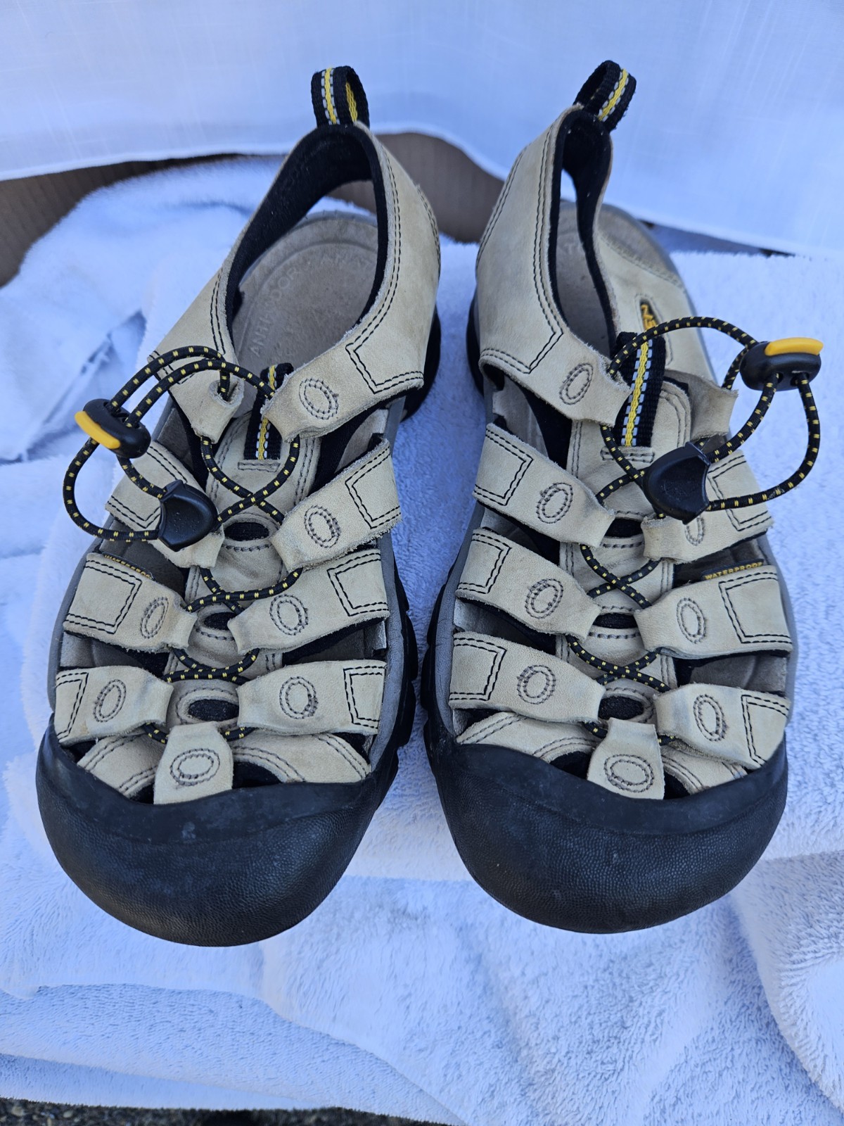 Sandali Keen donna taglia 7 5 comodi escursionismo trail impermeabili marrone nero usati in ottime condizioni