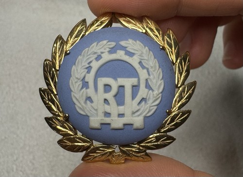 Wedgwood Lorbeer 10k Gold strukturiert Kreis Kranz Anstecknadel Brosche Anhänger mit Jasperware - Bild 4 von 5