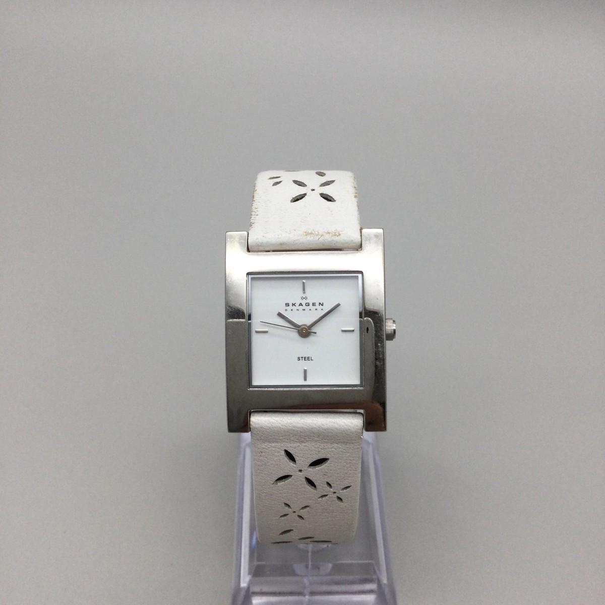 Skagen Womens Watch 25mm White Dial Silver Tone Leather  display picture 1