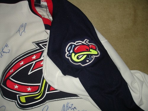 Columbus Blue Jackets 2006-07 Autographed White Jersey- Medium, EX Condition - Picture 7 of 8