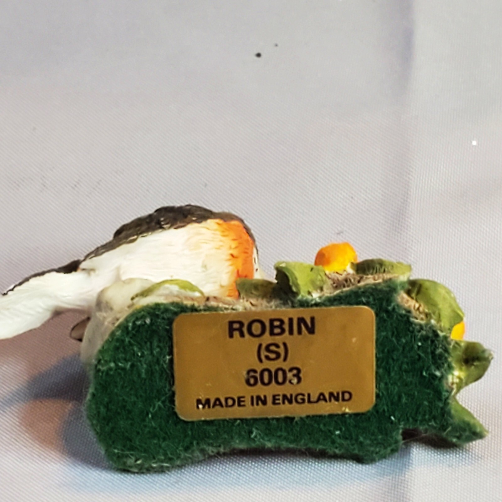 Miniature Robin Bird Figurine with Crystal Balls 6003 England 1-7/8" Resin