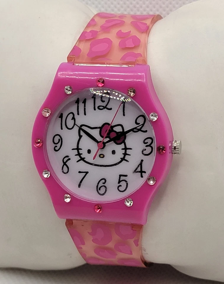 Reloj Hello Kitty Sanrio 2013 para dama rosa brillante bisel correa de plástico leopardo H8 Foto 2 de 4