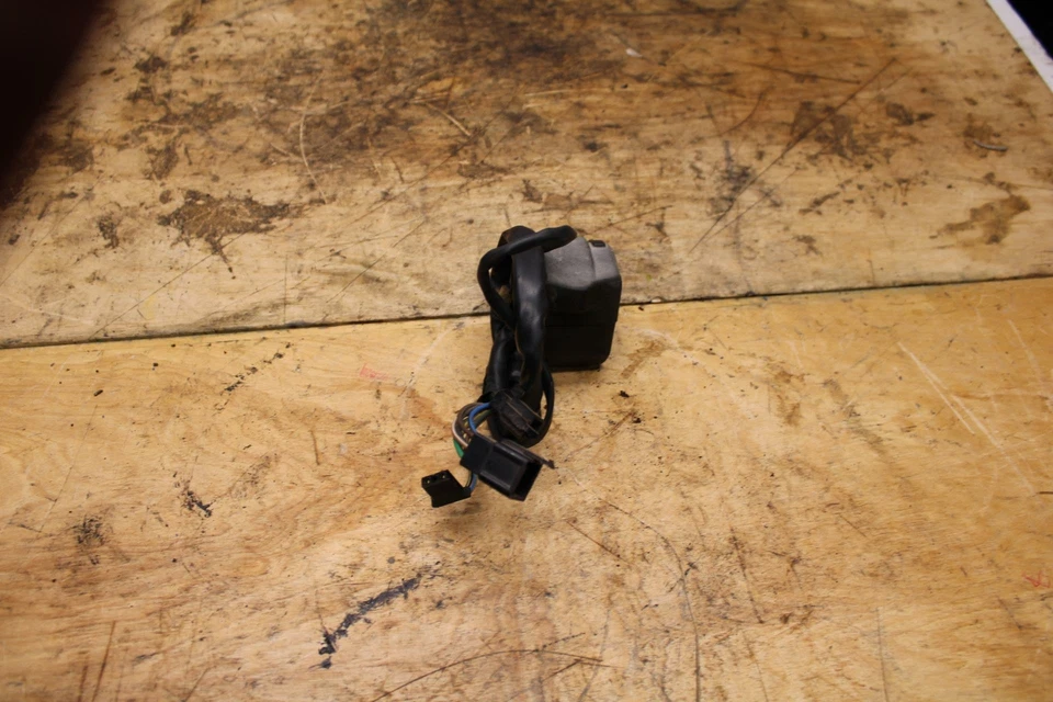 91-93 YAMAHA FZR1000 CLIP IZQUIERDO EN MANGO BOCINA SEÑALES INTERRUPTOR BB339 Foto 4 de 4