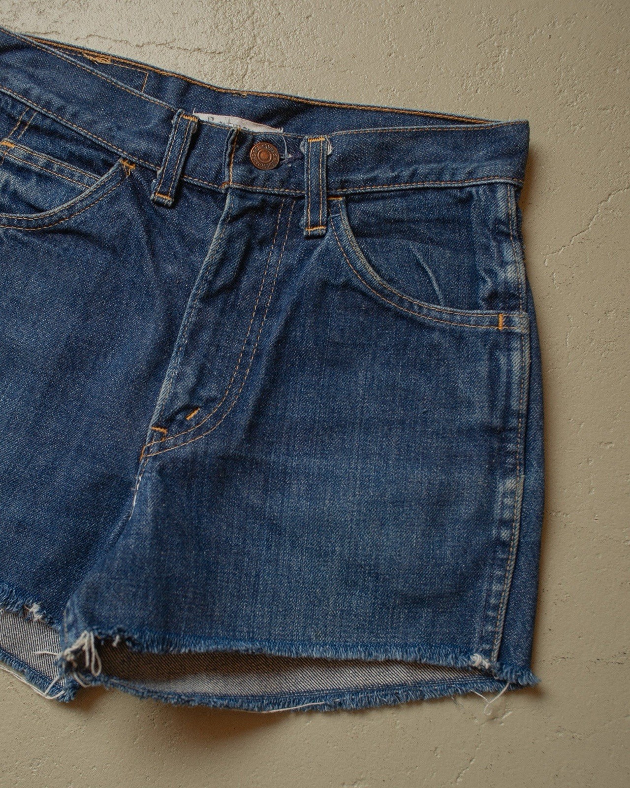1960s/70s Levi’s Big E Cut Off Denim Jeans Shorts - W26 Vintage image 2