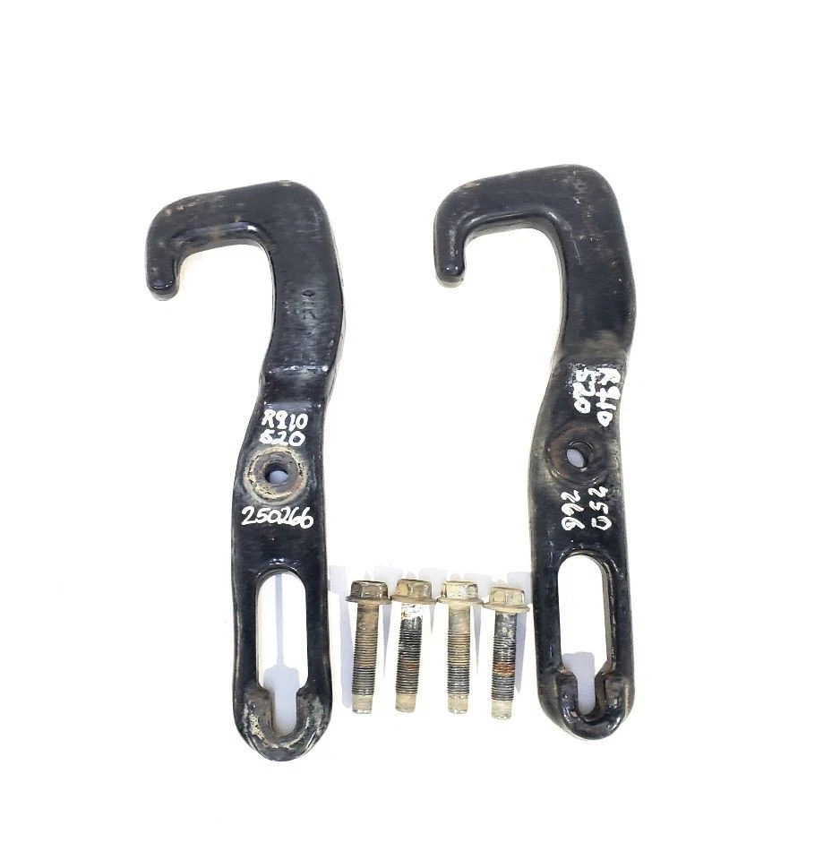 Nissan Titan XD 2017 OEM par de ganchos de remolque delanteros  Foto 2 de 4