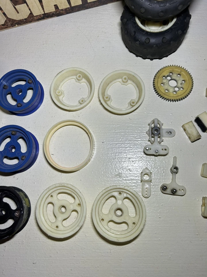 Rc VINTAGE Car TEAM ASSOCIATED RC10 GOLD PAN A STAMP BUGGY Parts Lot Rare - Image 3 of 4