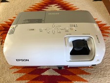 EPSON EX21 Projector, Duet Portable Projector Screen  BOSE Companion 2 Speakers