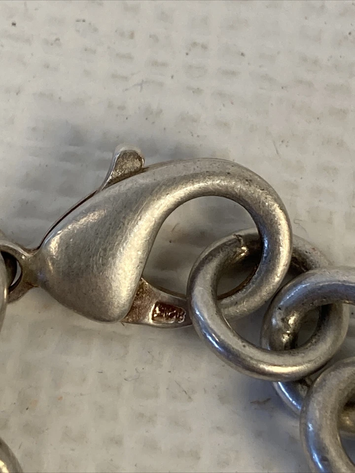 Dije medallón corazón amor hinchado de ley Tiffany & Co y collar de ley .925 Foto 3 de 4