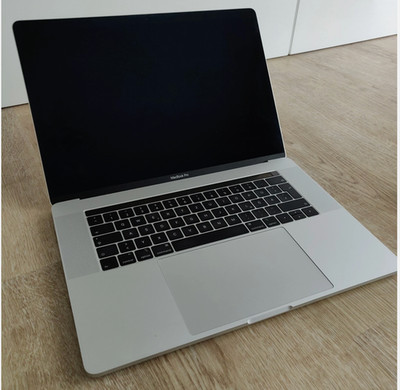 MacBook Pro 15'' 2018 - 2,2 GHz / 32GB / 512 GB SSD - DE/DE - Touchbar
