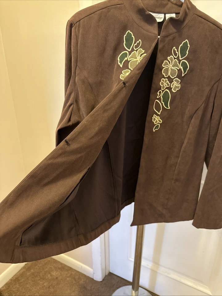 Blazer Breckenridge para mujer grande marrón con bordado mangas largas forrado Foto 2 de 4