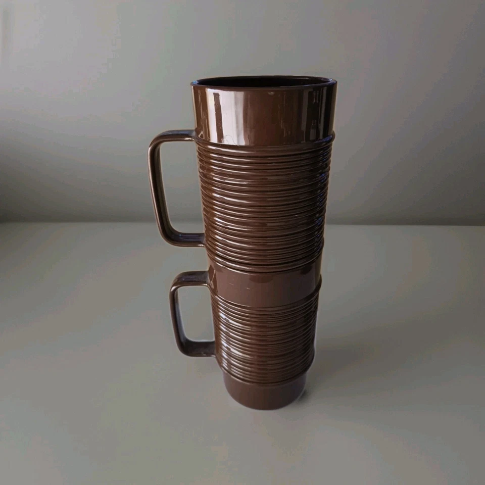 Rubbermaid Brown 5" Stackable Cups with Handles (Set of 2) - Vintage (3829) - Image 2 of 3