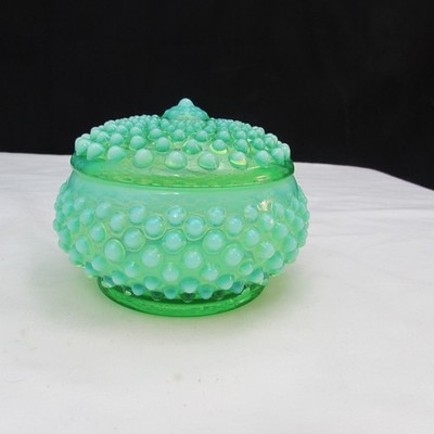 Fenton Green Opalescent Hobnail #389 Puff Box 1940 GLOWS!!!! W1539
