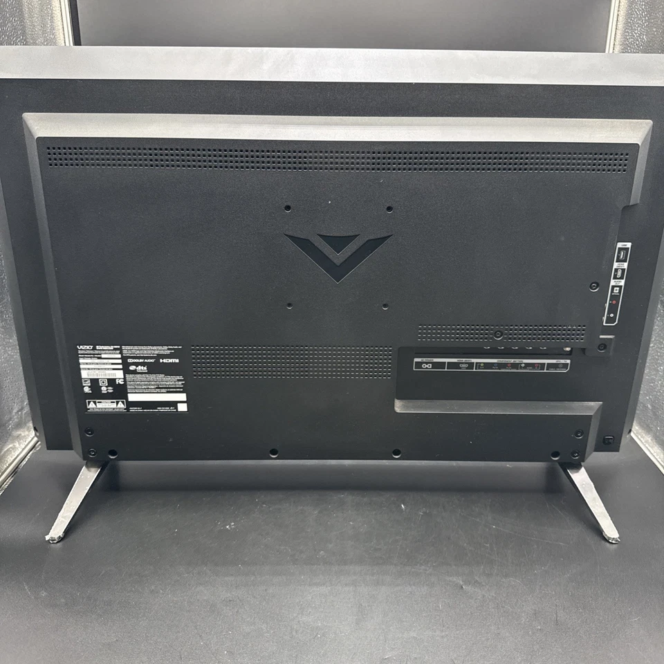 VIZIO 32" 720 p LED TV D32HN-E0 (2016) - No Remote - Working! - Image 2 of 4