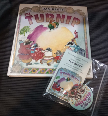 The Turnip by Jan Brett *SIGNED* (2015, Hardcover) NEW  & TOUR BUTTON & CARD