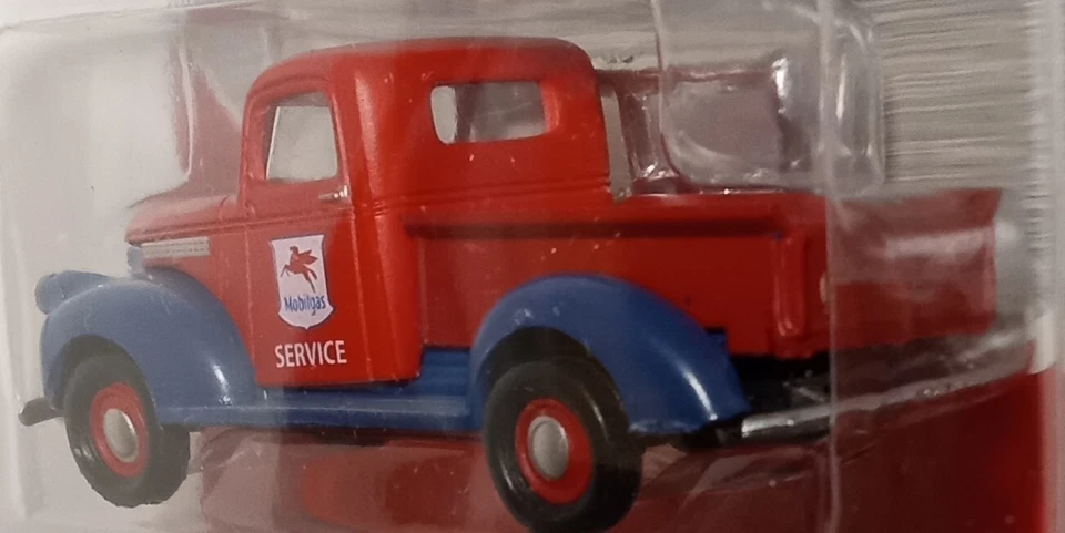 CMW Mini Metals #30368A 1941-1946 Chevrolet Pickup Truck Blue/Red Mobil Service - Image 3 of 3