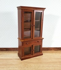 Vitrina librería casa de muñecas acabado nogal muebles escala 1:12