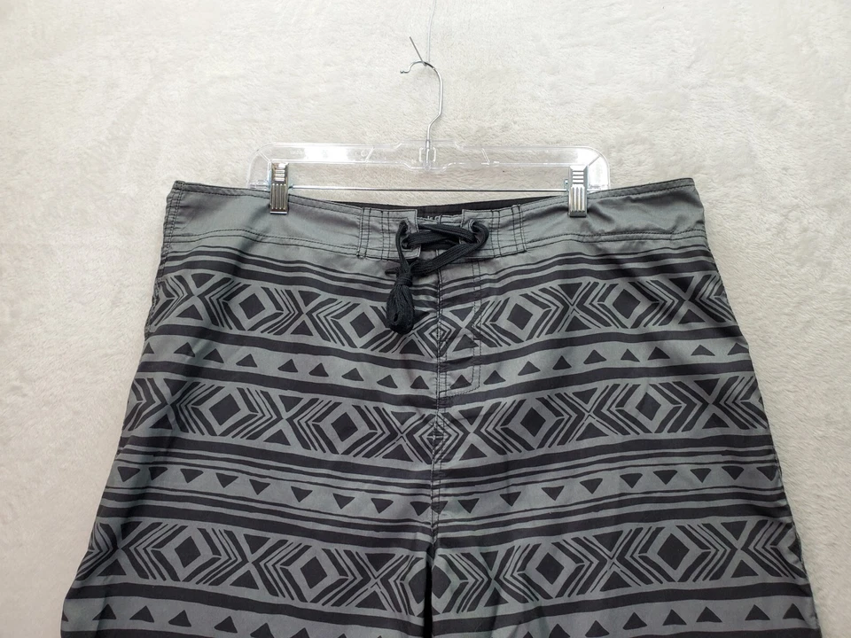 Pantalones Cortos Life is Good Hombre Talla 40 Gris Estampado Azteca Poliéster Logo Cordón Foto 4 de 4