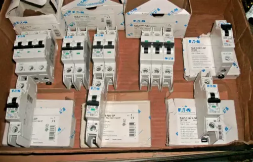 LOT OF 7 - EATON KLOCKNER MOELLER CIRCUIT BREAKER *DAMAGED PLASTIC SEE PICS*