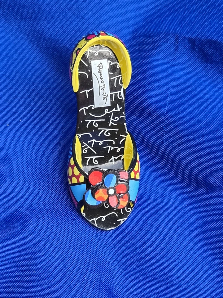 "Estatuilla de zapato miniatura vibrante Romero Britto: tacón alto colorido de 2""" Foto 2 de 4