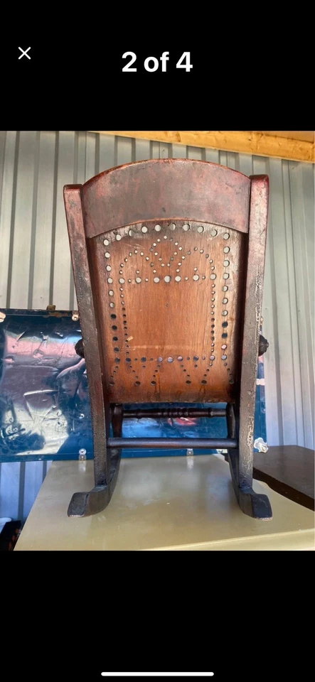 Mecedora antigua tamaño infantil Foto 3 de 4