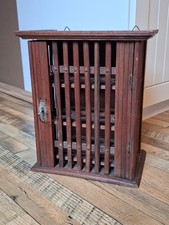 Armadio a muro porta uova antico