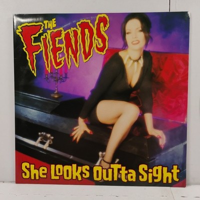 The Fiends (2)   She Looks Outta Sight  7'' 45RPM 748