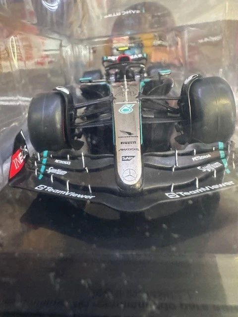 Leggendarie auto da corsa MERCEDES-AMG F1 W15 E PERFORMANCE Lewis Hamilton 1/24 - Immagine 2 di 4