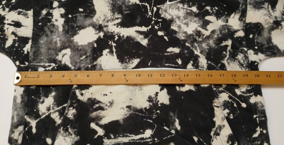 Nike Hoodie Womens Medium Standard Issue Dri-FIT Pullover Tie Dye Sweatshirt - Image 3 of 4