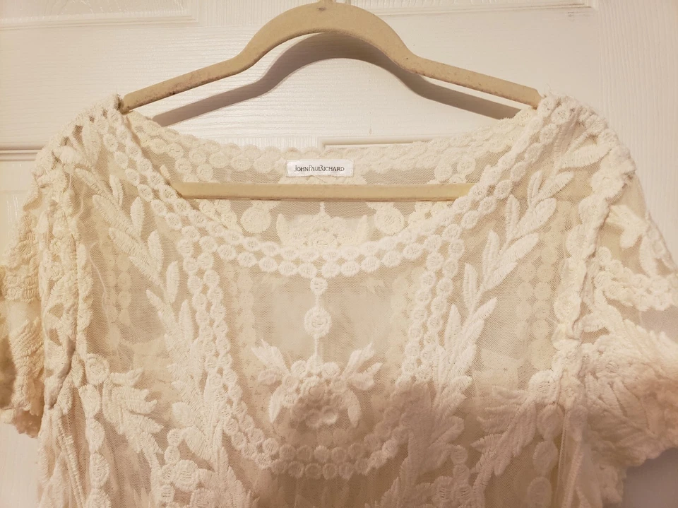 Preciosa blusa de encaje John Paul Richard, marfil. Detalles suaves y bonitos.  Foto 2 de 4