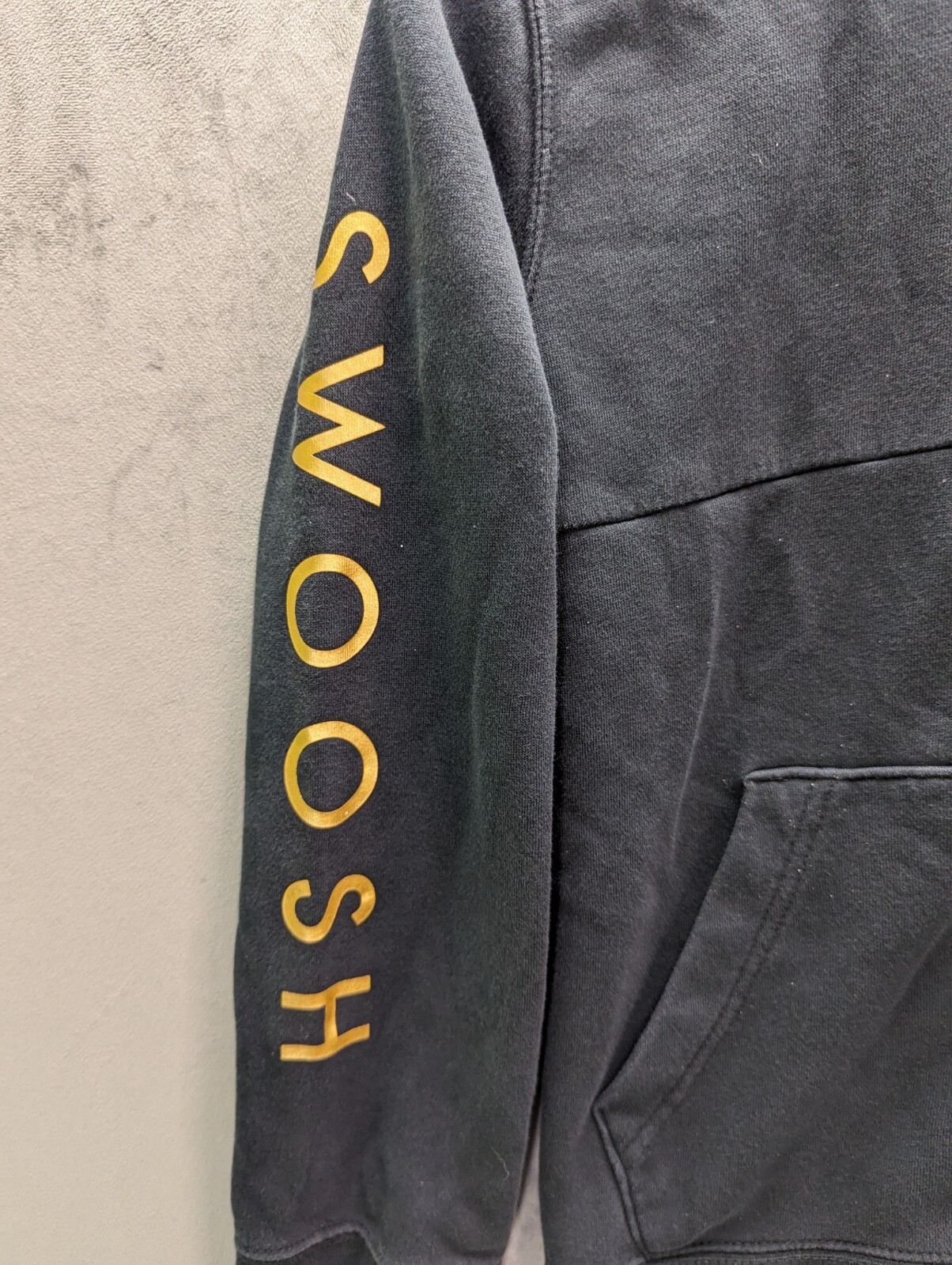 Nike Hoodie Swoosh Full Zip Size Medium Boys Age 10-11 Black Gold Logo Sports image 2