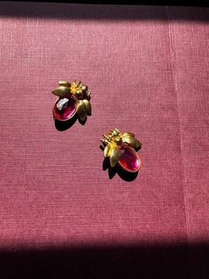 Vintage Fly Pin pink stone on gold