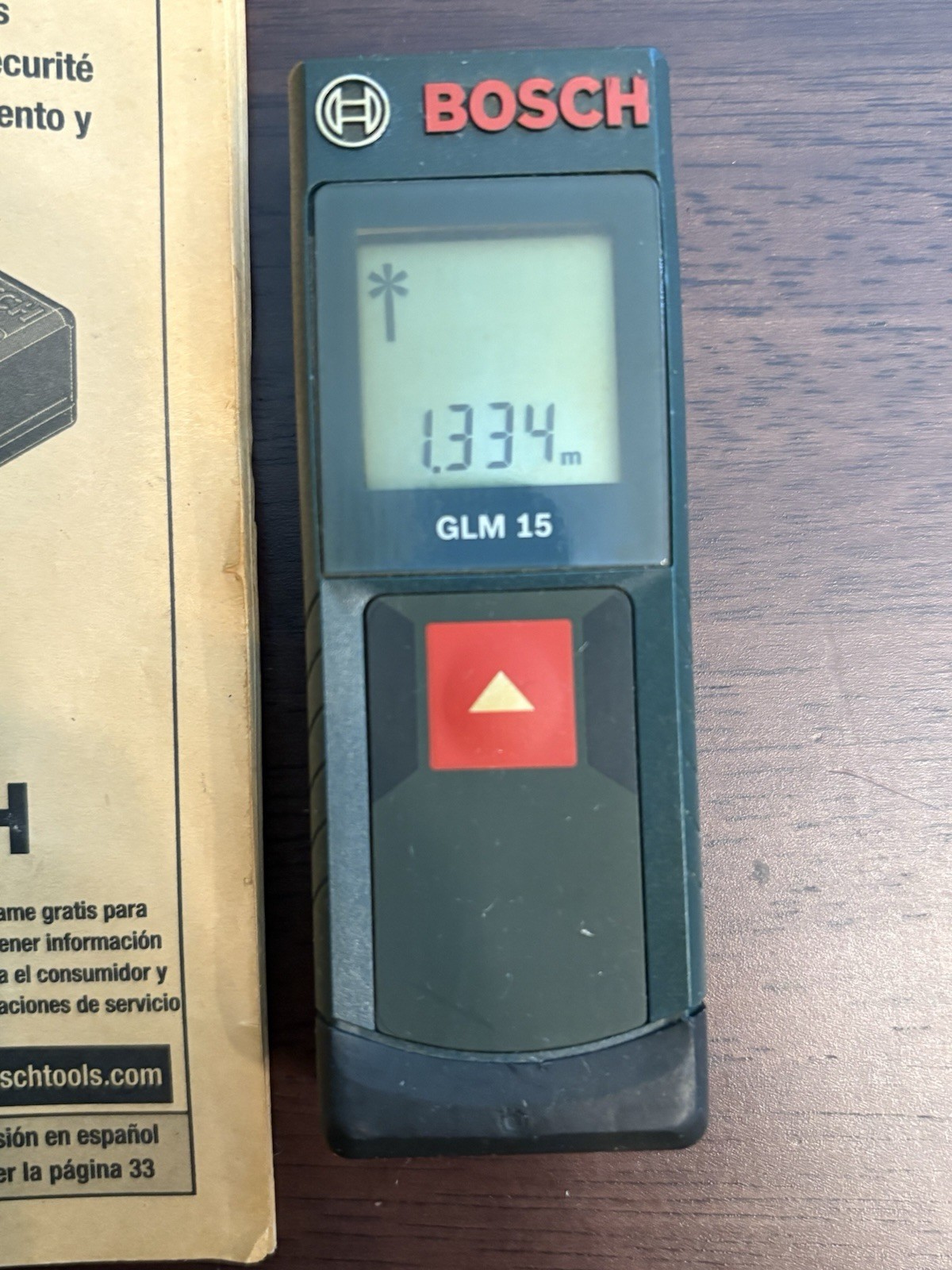 Bosch GLM 15 Compact Laser Measure 50-Feet \ 15M w/Batteries and Manual