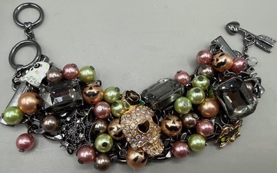 ESTATE BETSEY JOHNSON SCULL GHOST CAT WEB PEARL HALLOWEEN CHAIN BRACELET SIGNED