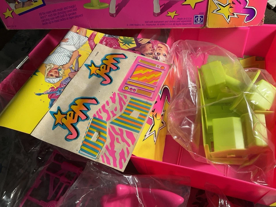 Vintage Hasbro 1986 Jem Holograms 4080 Rock Backstager Play Set + Doll - Image 2 of 4
