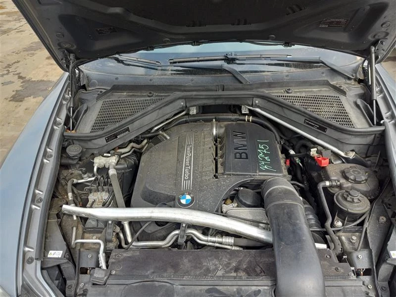 Capó usado se adapta a: BMW X5 2012 rejillas negras grado A Foto 2 de 4