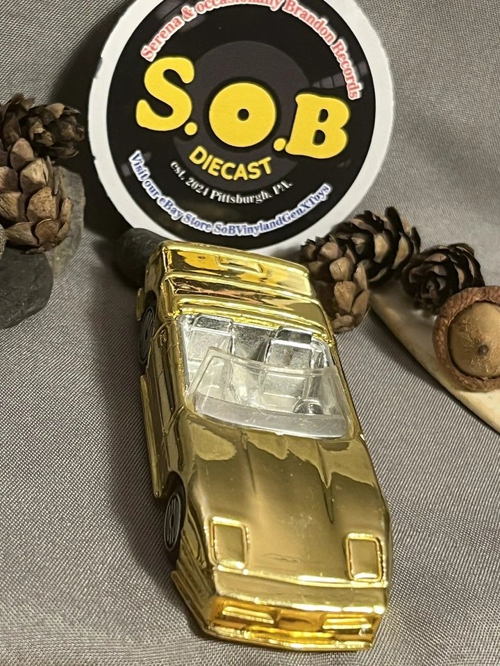 Chevrolet Corvette 1988 convertible auto multimillonario dorado usado casi nuevo estado Hot Wheels Foto 2 de 4