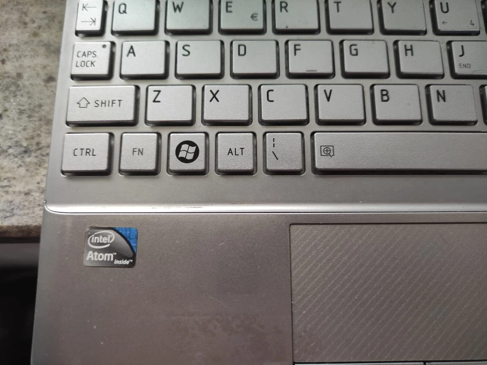 Toshiba Netbook NB200-110 Intel Atom N280- 2GB RAM 150GBHDD NO SISTEMA OPERATIVO - Immagine 3 di 4