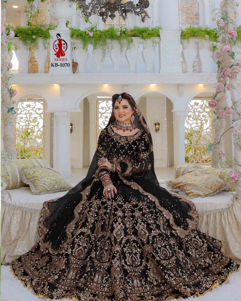 INDIAN WOMEN DESIGNER VELVET LEHENGA CHOLI BRIDAL PARTY WEDDING