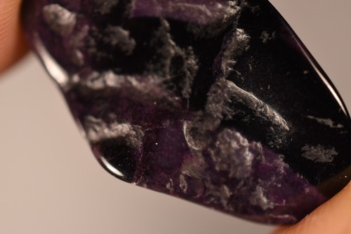 *SUGILITE* Tumbled Stone 3.3cm 8.6g Natural Stone - Picture 15 of 17