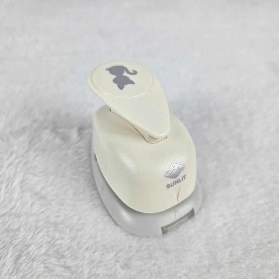 Herramienta artesanal perforadora de papel para gatos iluminada por el sol - Funciona muy bien Foto 3 de 4