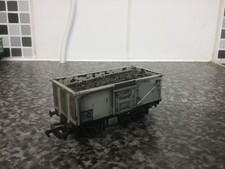 OO GAUGE HORNBY WEATHERED WAGON WITH COAL LOAD VGC
