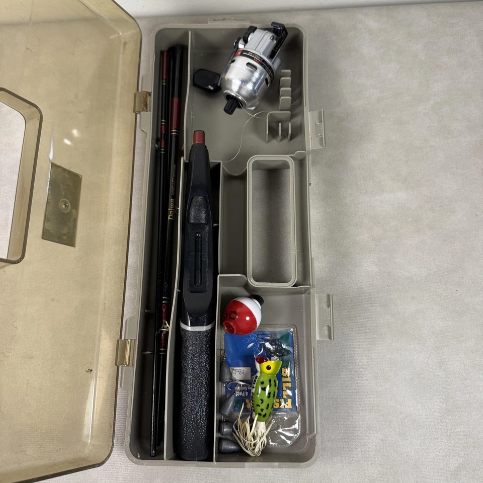 Carrete Spincast Daiwa Minicast-2 de colección 5' grafito ultraligero 4 piezas combo de varilla Foto 2 de 4