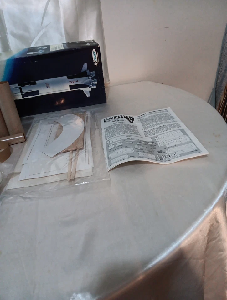 Saturn V #2001 1:100 Scale ( Parts Only) - Image 4 of 4